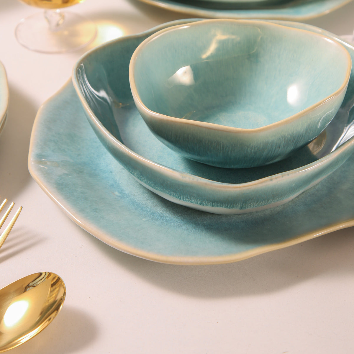 Aqua Blue 16-Piece Organic Dinnerware Set