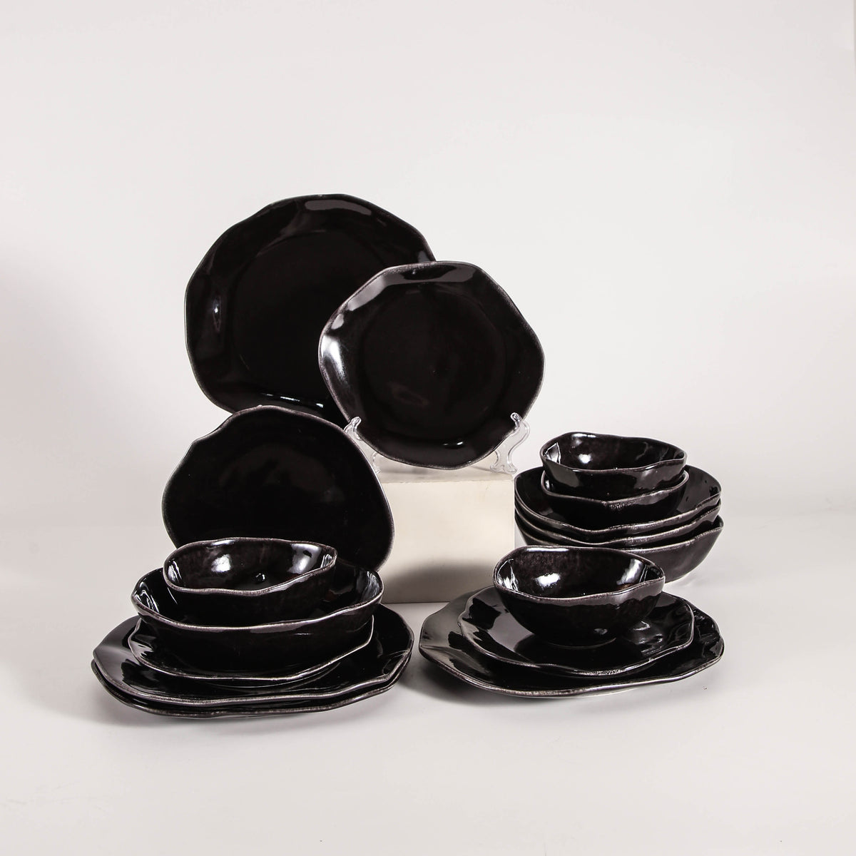 Imperial Onyx 16-Piece Organic Dinnerware Set